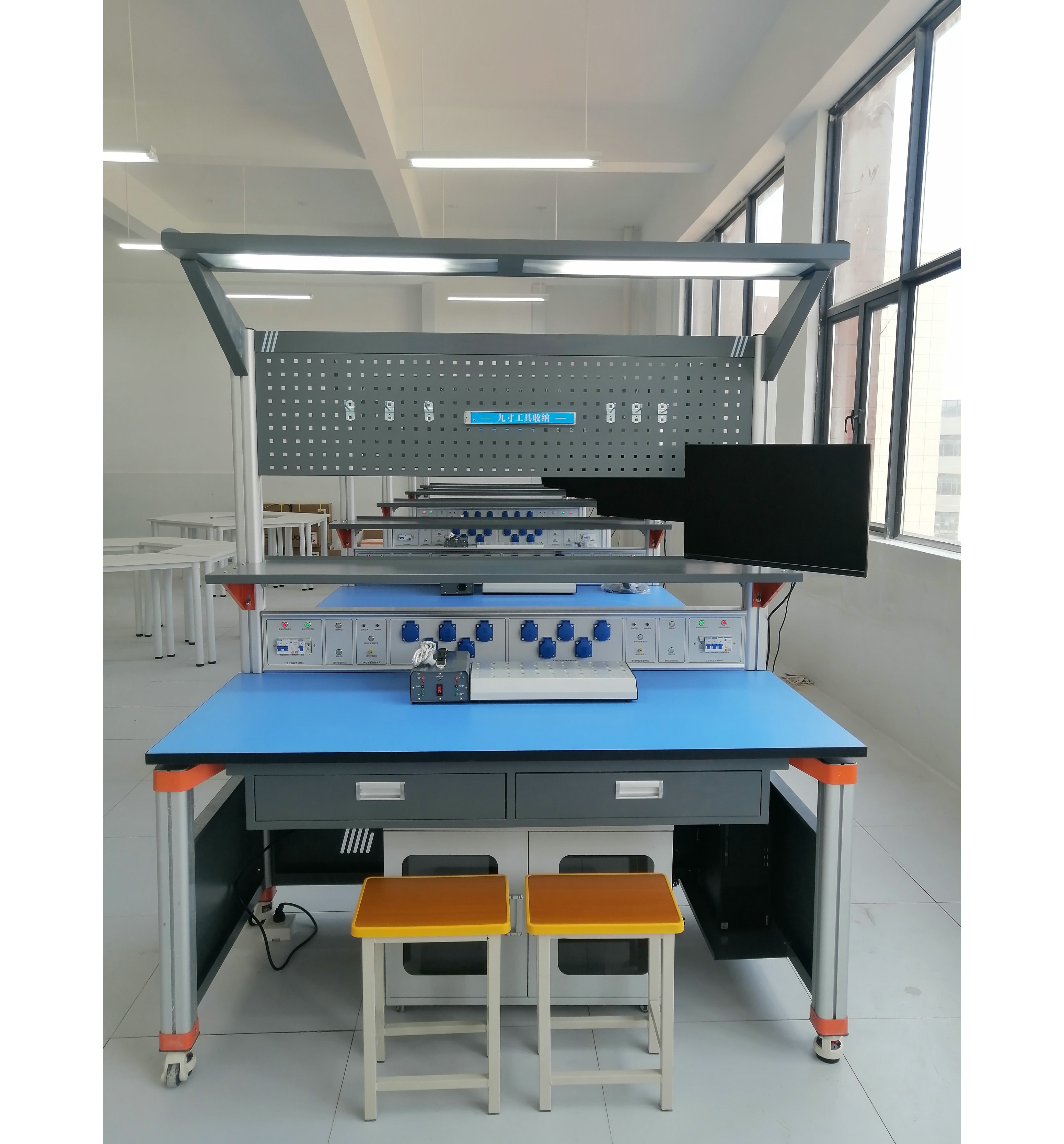 電子產(chǎn)品裝調(diào)與人工智能創(chuàng)新考核裝置