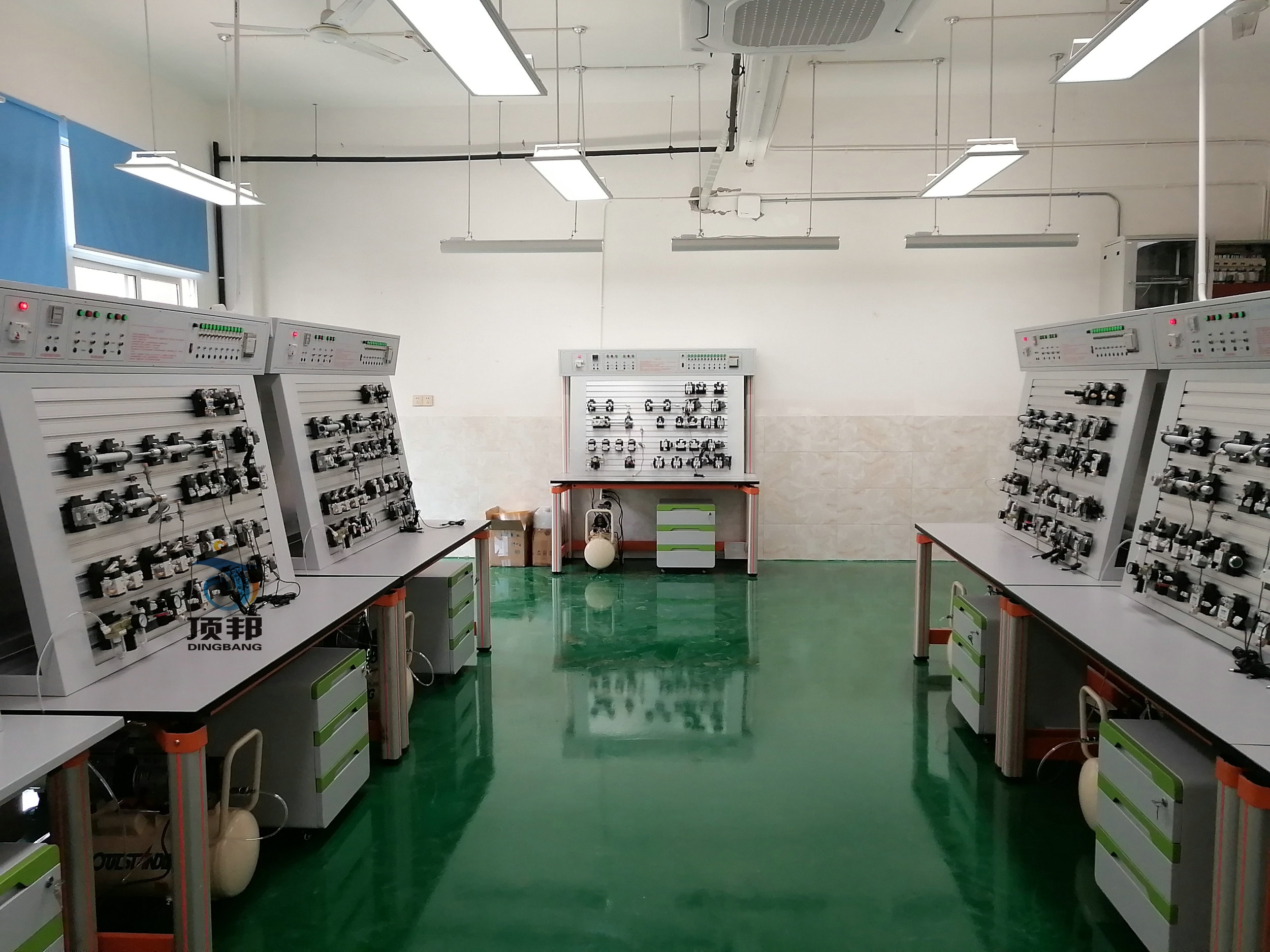 氣動(dòng)PLC教學(xué)實(shí)驗(yàn)臺