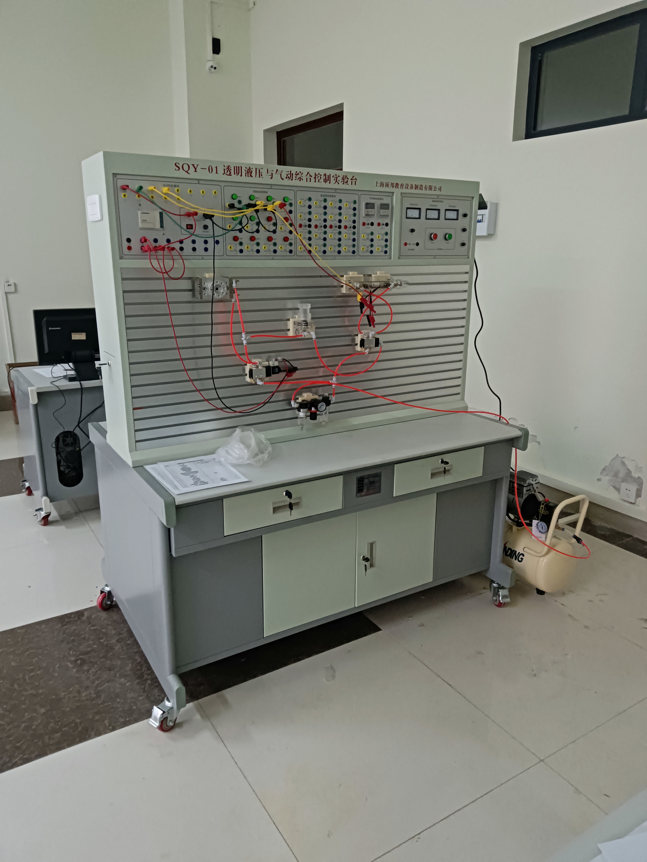 ͸��Һ���c��ӾC�Ͽ��ƌ���_