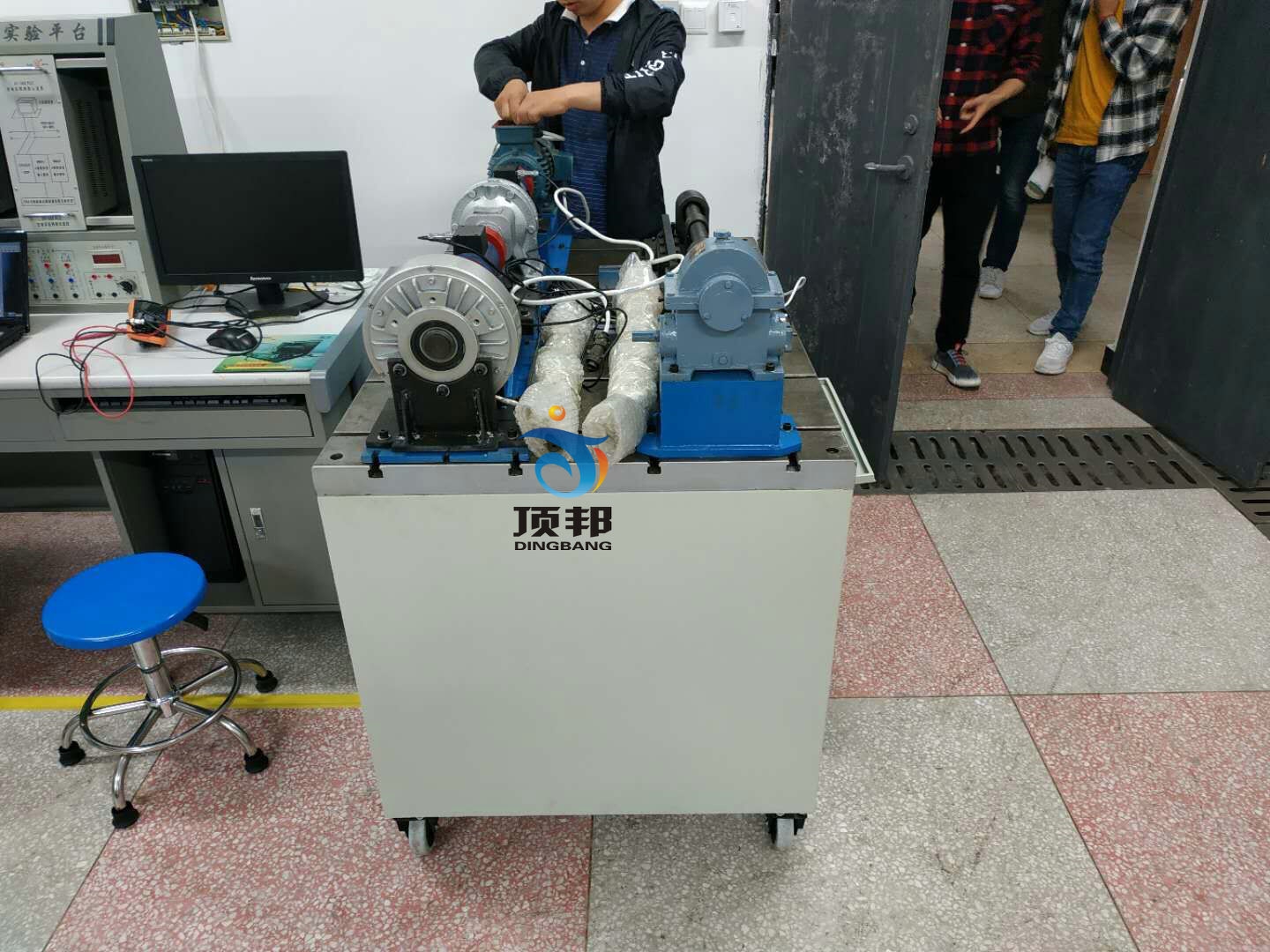 機械傳動方案創(chuàng)意組合及參數(shù)分析實驗臺