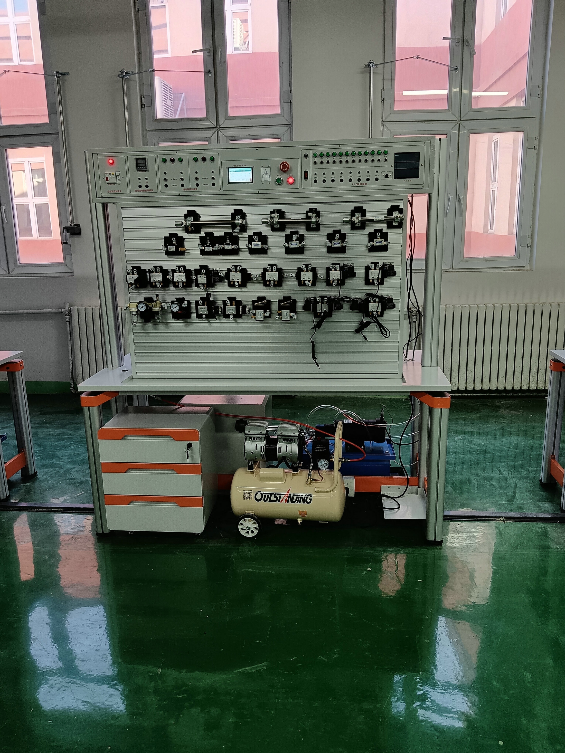 氣動(dòng)PLC控制教學(xué)實(shí)驗(yàn)臺