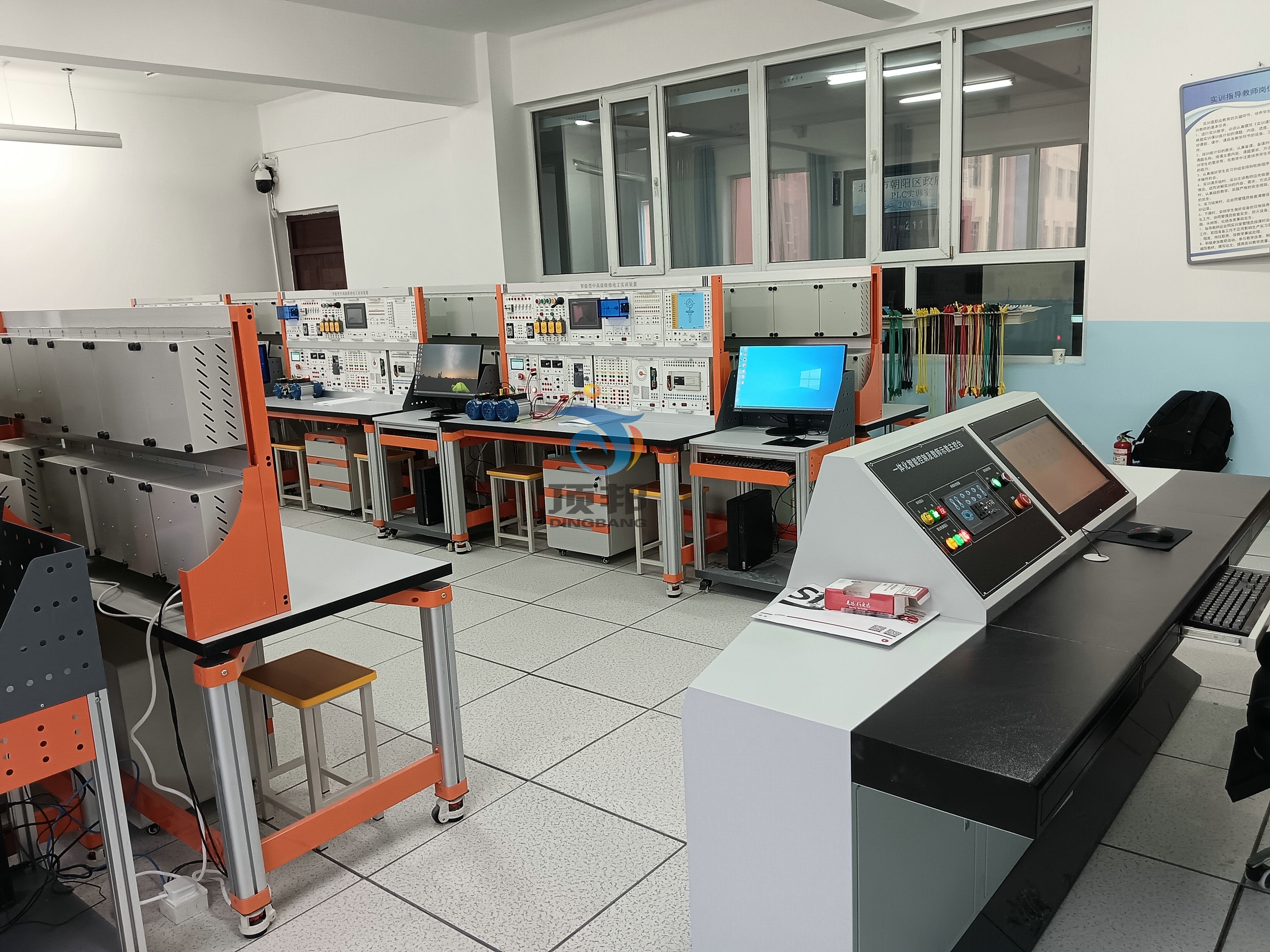 智能型中高級維修電工實訓(xùn)裝置