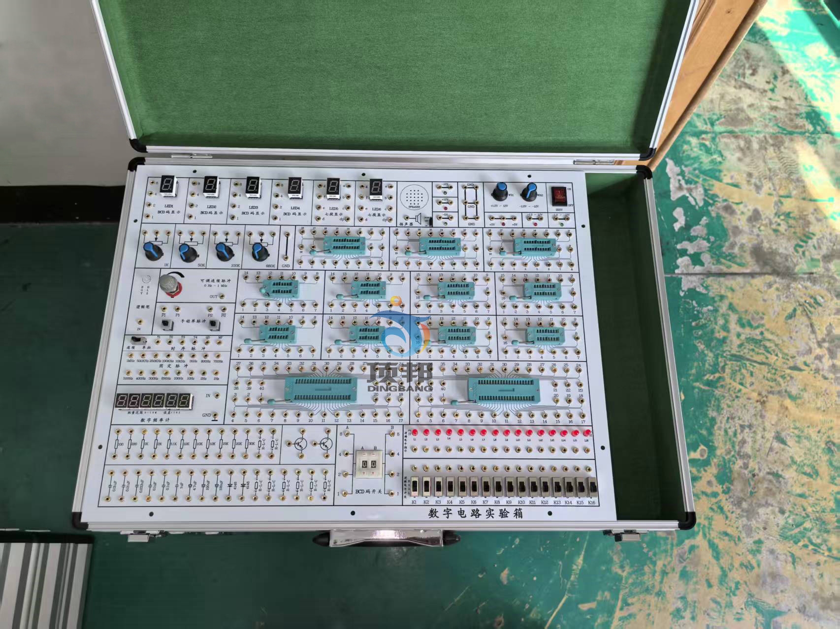 數(shù)字電路實(shí)驗(yàn)箱