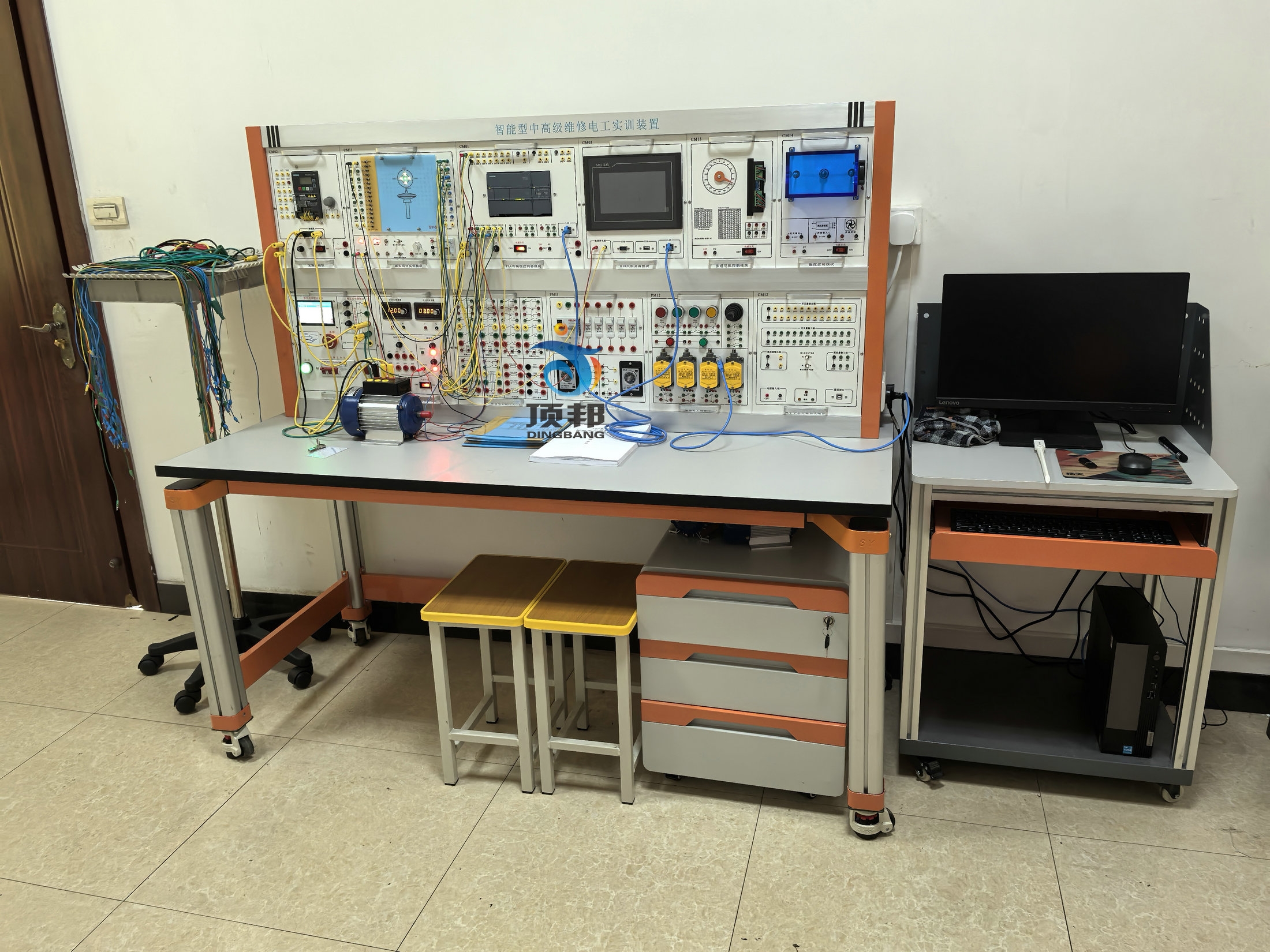 智能型中高級維修電工實訓(xùn)裝置