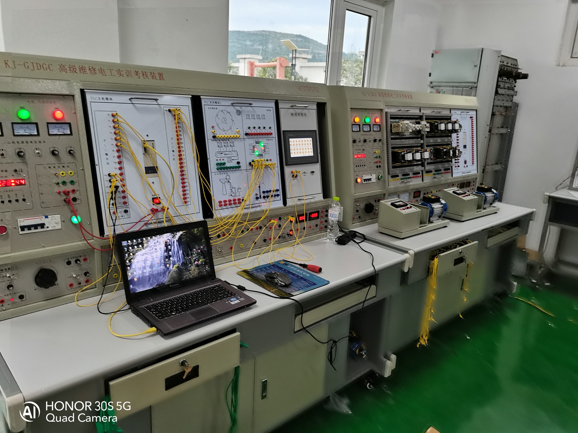 高級(jí)維修電工實(shí)訓(xùn)考核裝置