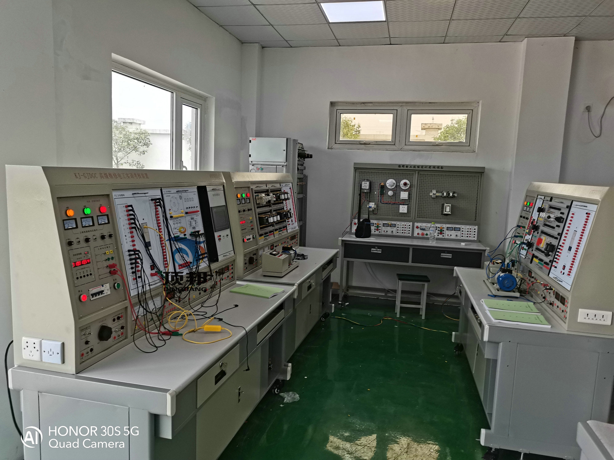 電工實(shí)訓(xùn)臺(tái)